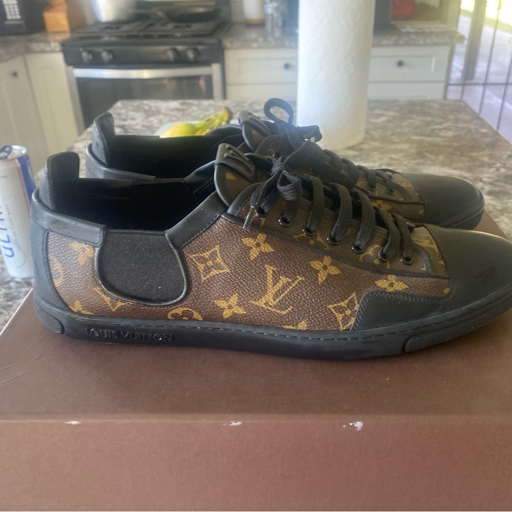 Louis Vuitton men's monogram sneakers with dust bags and package